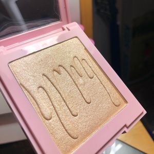 ✨✨Kylie Cosmetics ICE ME OUT HIGHLIGHTER ✨✨